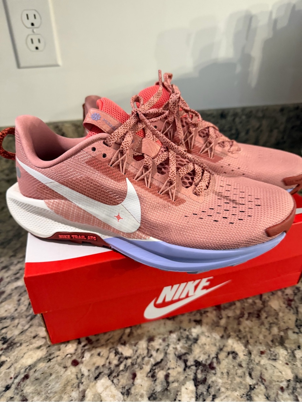 Nike Women’s Pegasus Trail 5 Running Shoes Size 7 EUC PINK Lavender